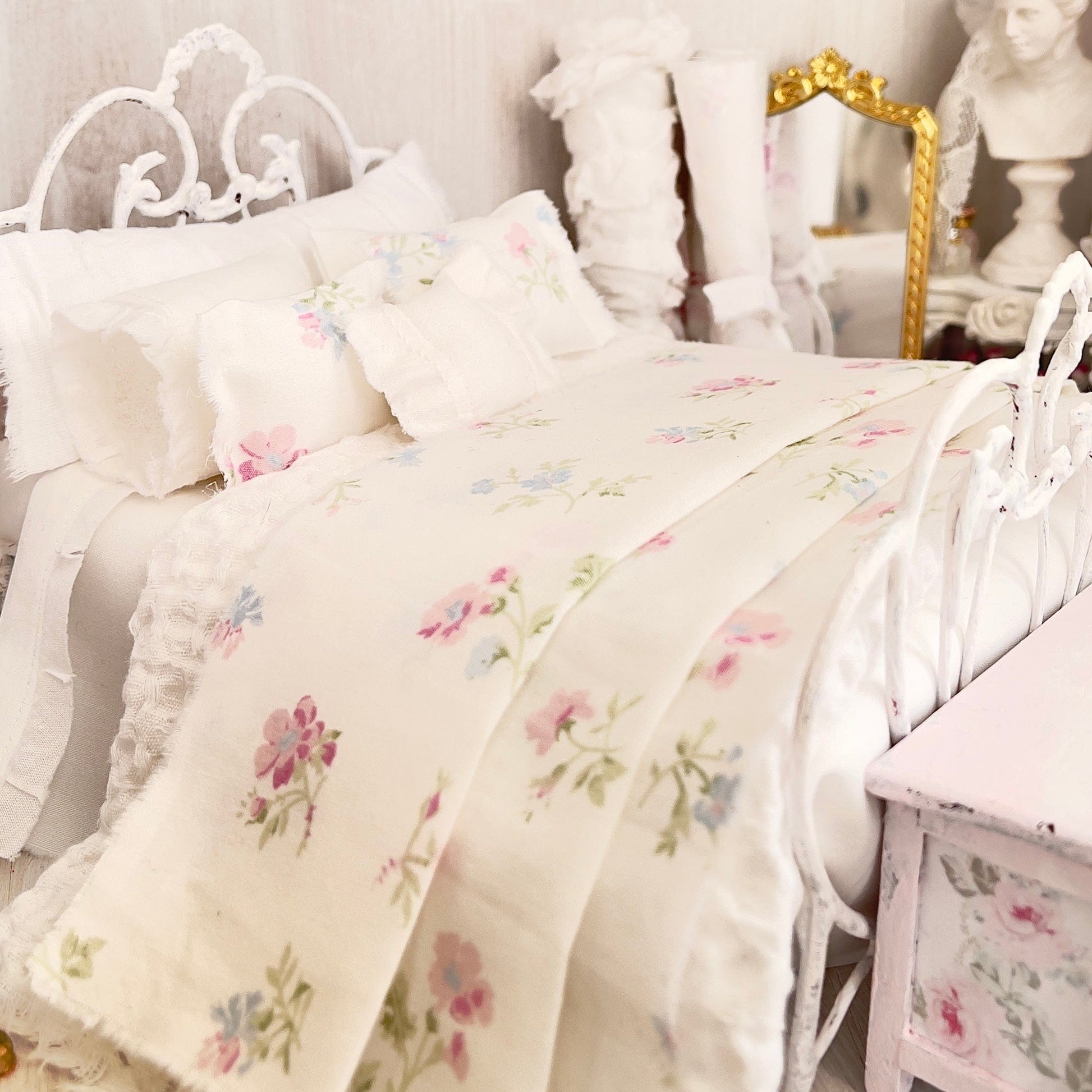 Chantallena Forever in bloom bedding sets Single/Twin (8 in by 8 in) 1:12 Scale Dollhouse Bedding Set- Demi Forever in Bloom Shabby Pastel Wildflowers | Chantallena