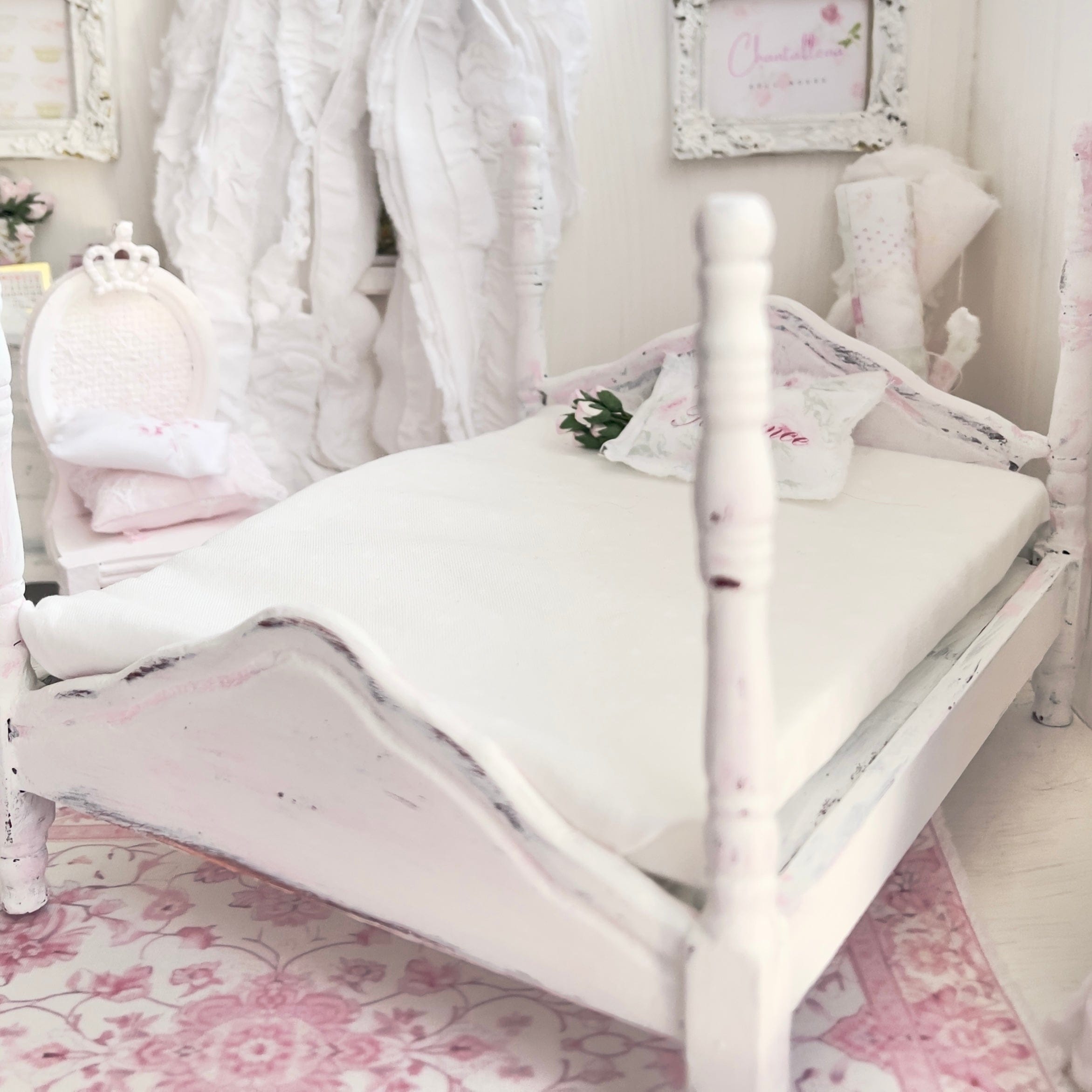 Chantallena Furniture 1:12 Scale Distressed Painted Shabby White and Pink Wooden Double Four Poster Dollhouse Bed| Unwritten Romance |Chantallena