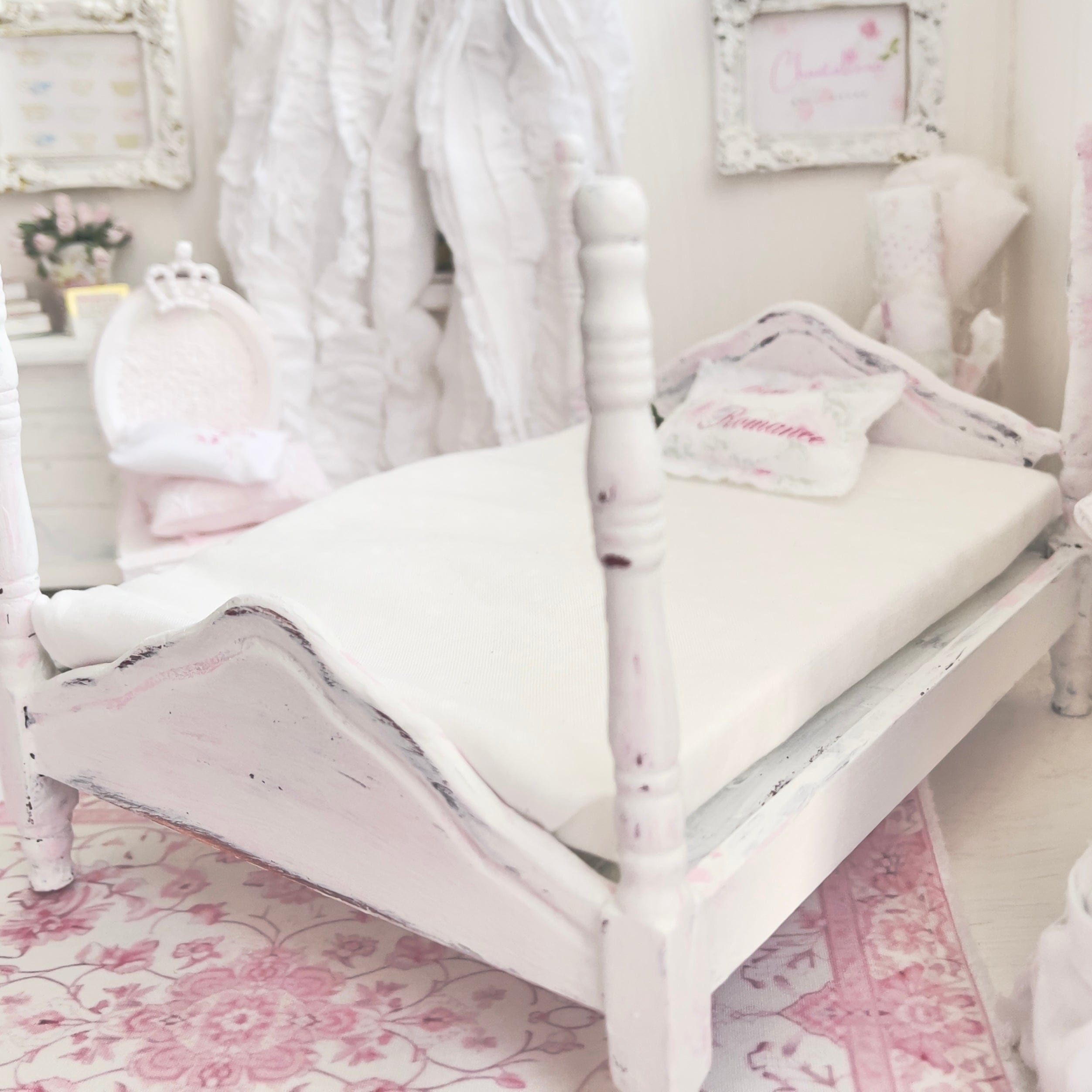 Chantallena Furniture 1:12 Scale Distressed Painted Shabby White and Pink Wooden Double Four Poster Dollhouse Bed| Unwritten Romance |Chantallena