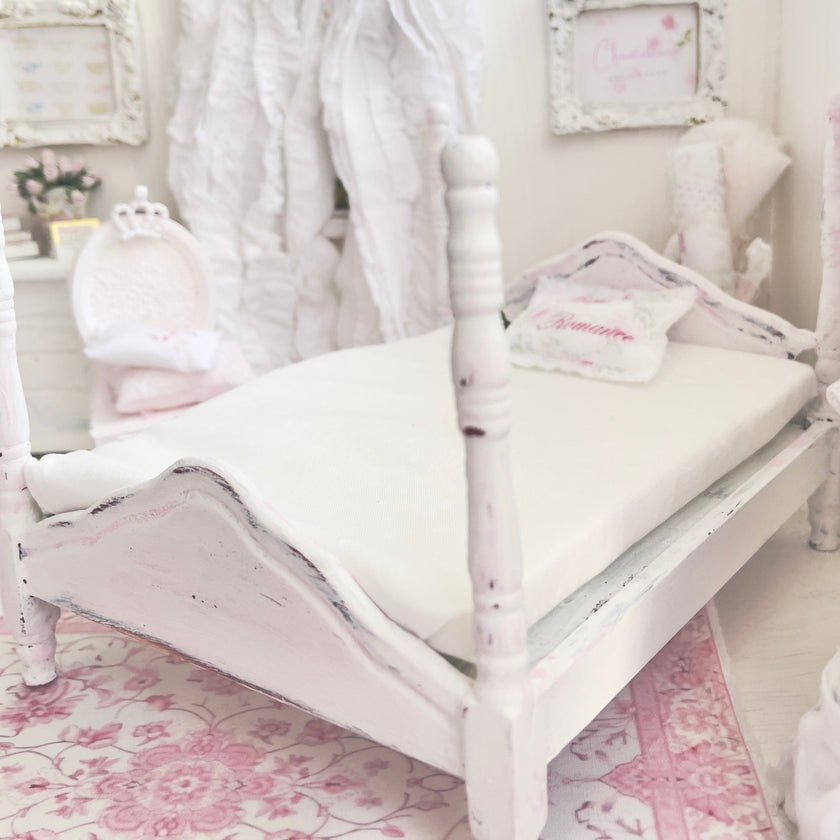 Chantallena Furniture 1:12 Scale Distressed Painted Shabby White and Pink Wooden Double Four Poster Dollhouse Bed| Unwritten Romance |Chantallena