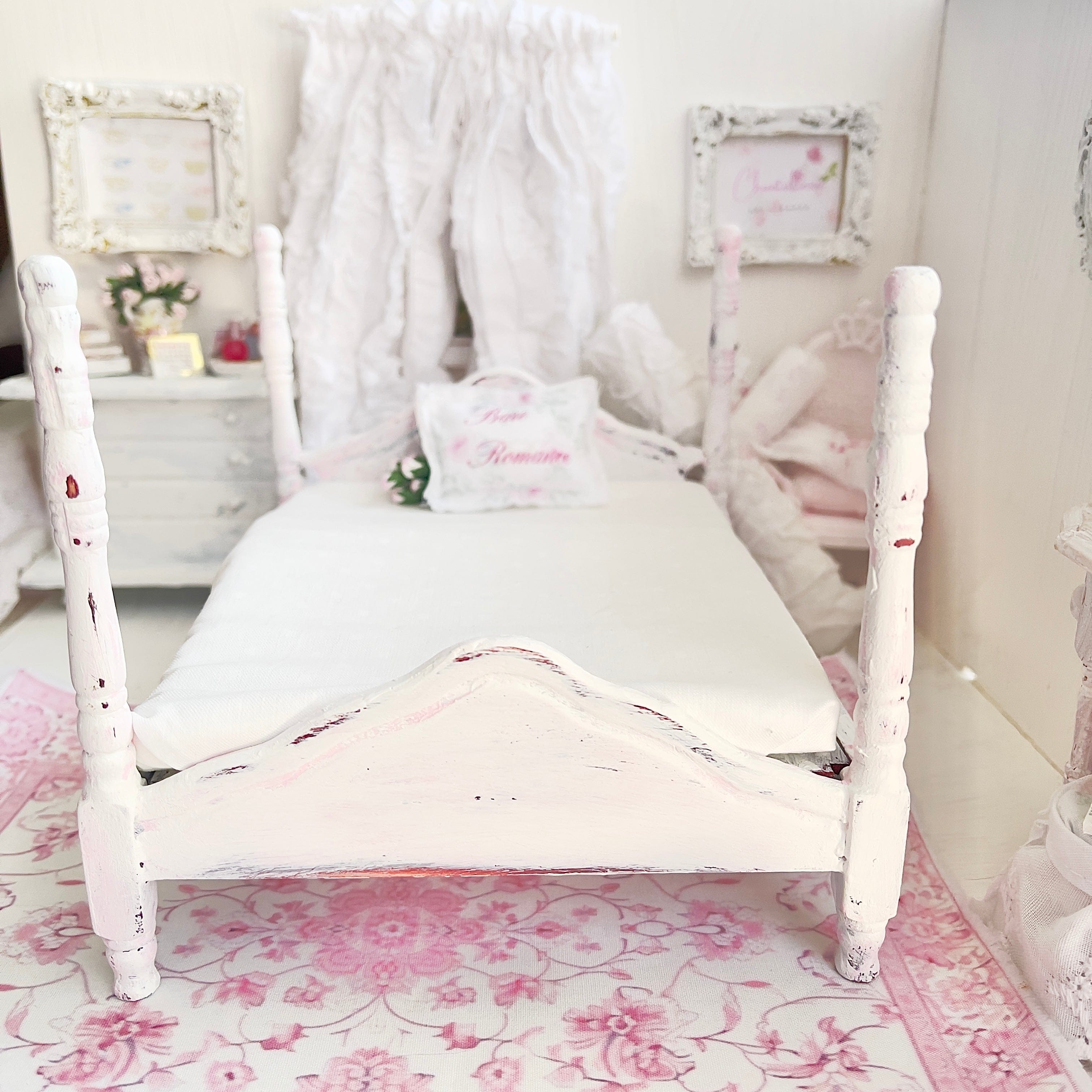 Chantallena Furniture 1:12 Scale Distressed Painted Shabby White and Pink Wooden Double Four Poster Dollhouse Bed| Unwritten Romance |Chantallena