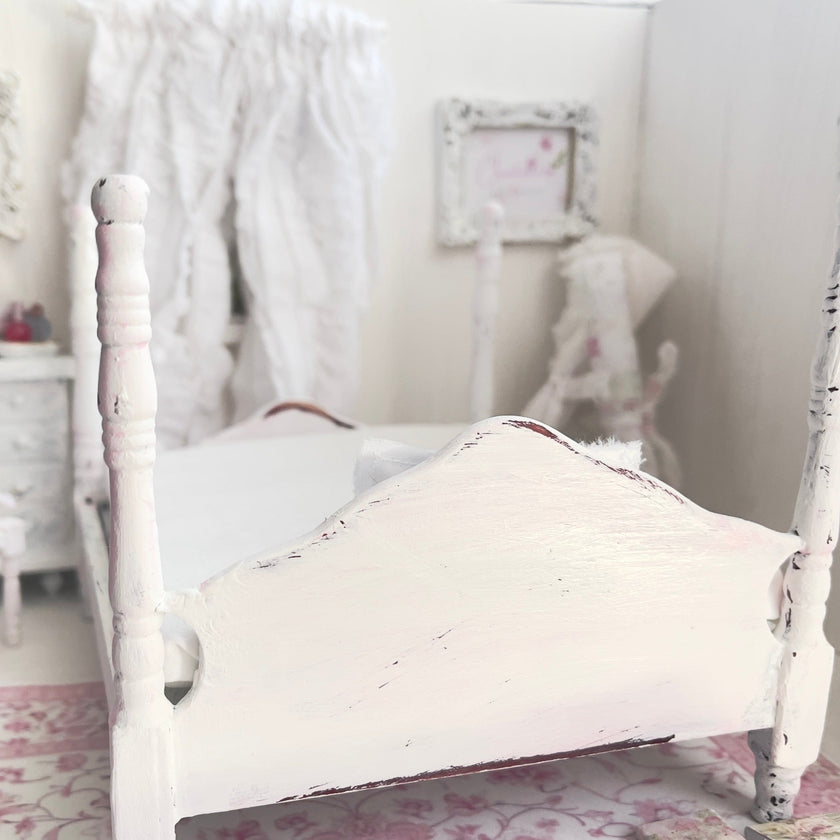 Chantallena Furniture 1:12 Scale Distressed Painted Shabby White and Pink Wooden Double Four Poster Dollhouse Bed| Unwritten Romance |Chantallena
