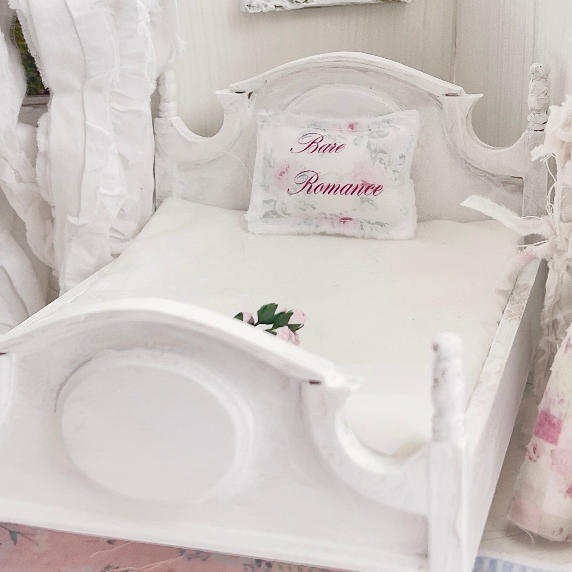 Chantallena Furniture 1:12 Scale Distressed Painted Shabby White Wooden Double Short Poster Dollhouse Bed| Unwritten Romance |Chantallena