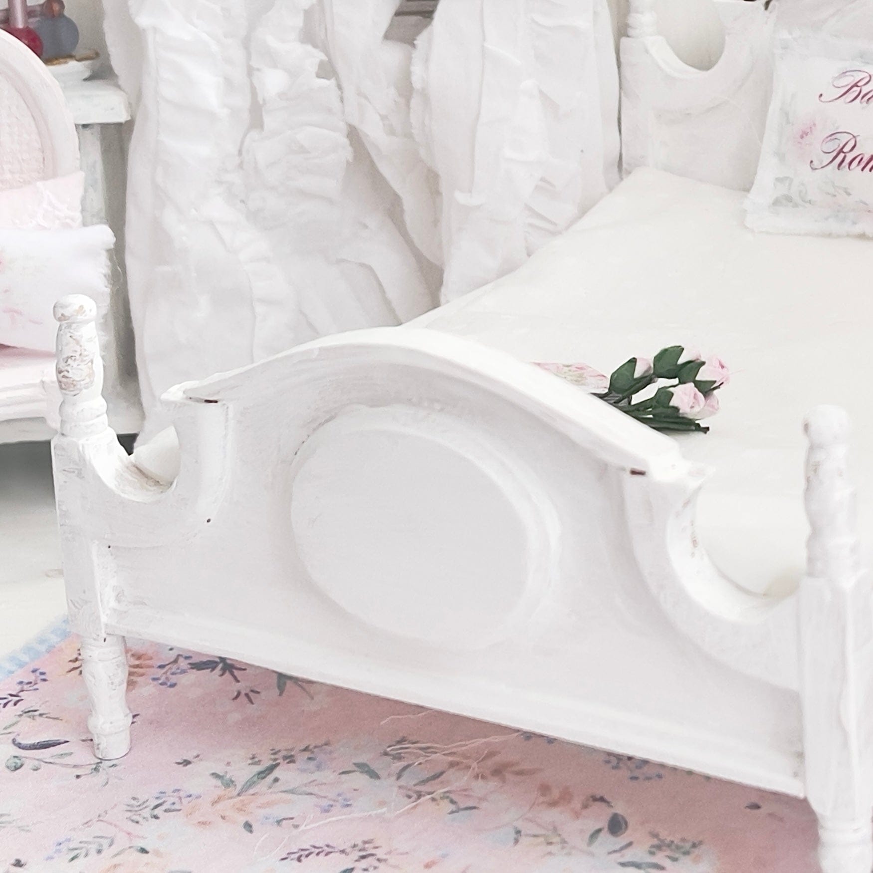 Chantallena Furniture 1:12 Scale Distressed Painted Shabby White Wooden Double Short Poster Dollhouse Bed| Unwritten Romance |Chantallena