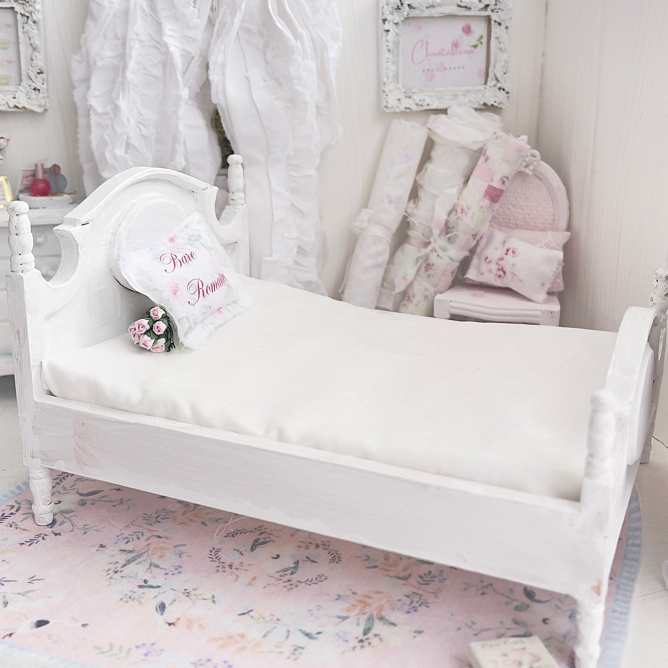 Chantallena Furniture 1:12 Scale Distressed Painted Shabby White Wooden Double Short Poster Dollhouse Bed| Unwritten Romance |Chantallena