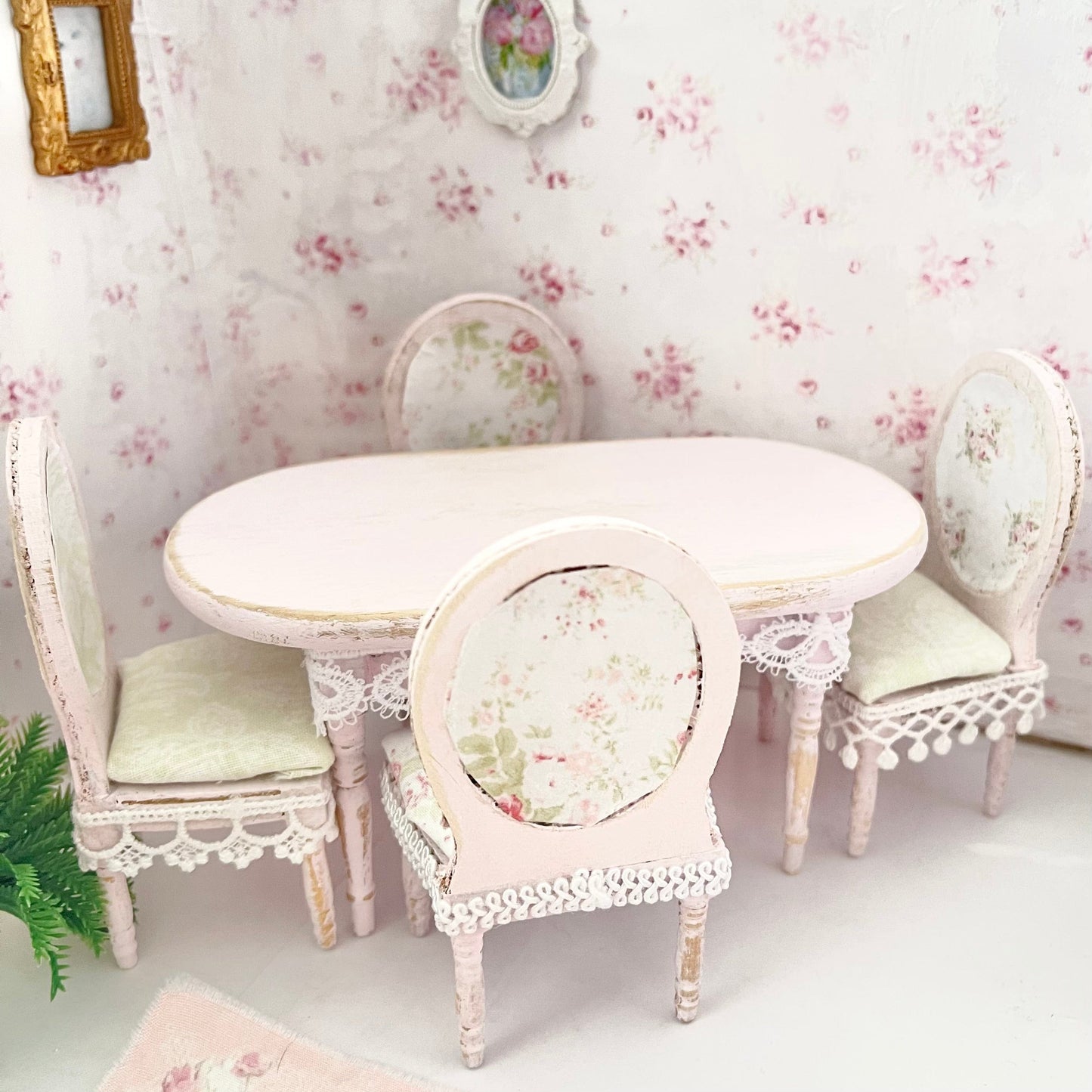 Chantallena Furniture 1:12 Scale Dollhouse Shabby Dining Table with Four Chairs- Seventh Petal Painted Furniture | Chantallena