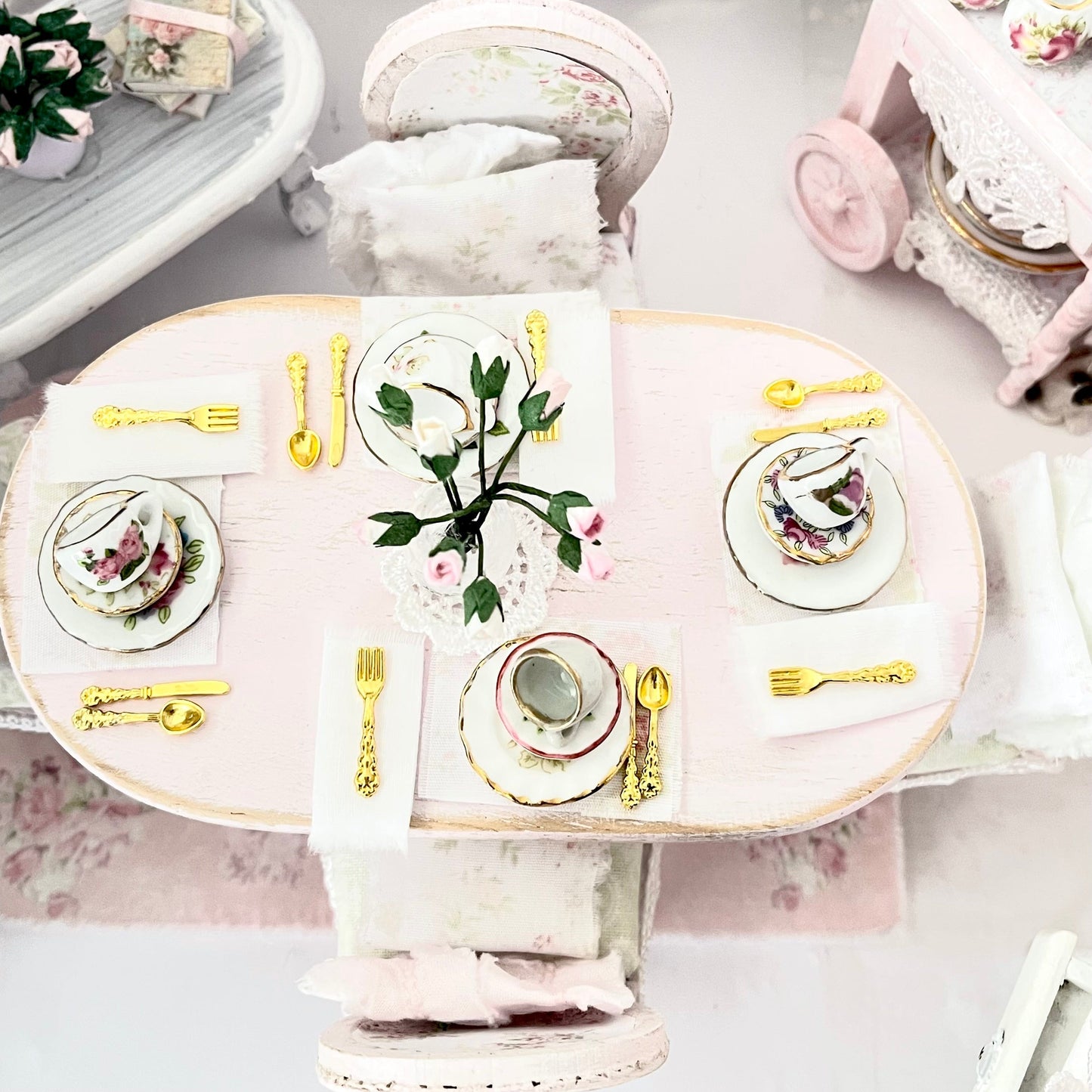 Chantallena Furniture 1:12 Scale Dollhouse Shabby Dining Table with Four Chairs- Seventh Petal Painted Furniture | Chantallena