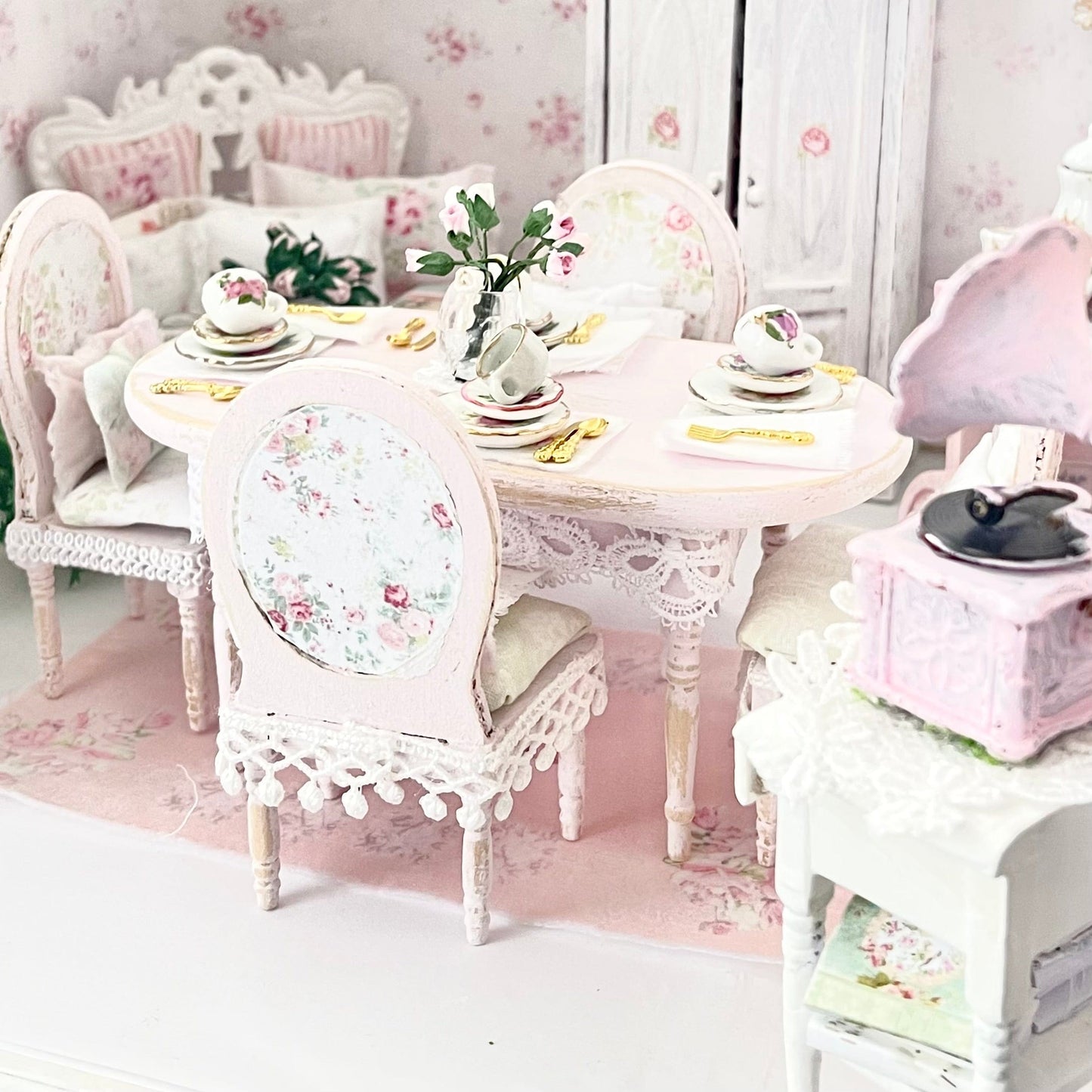Chantallena Furniture 1:12 Scale Dollhouse Shabby Dining Table with Four Chairs- Seventh Petal Painted Furniture | Chantallena