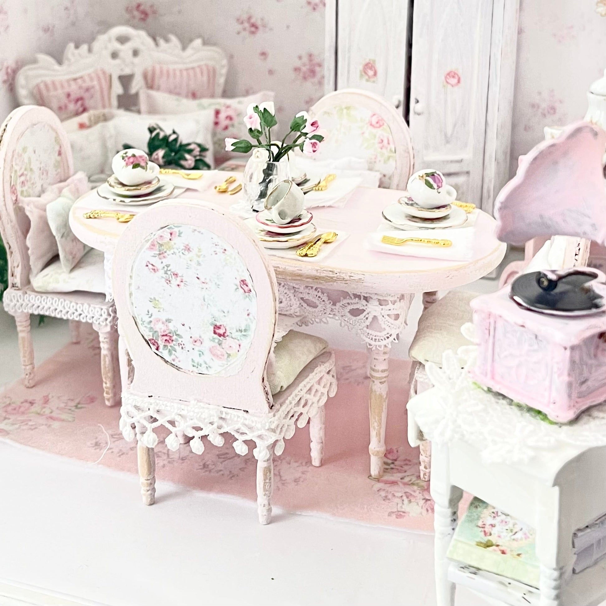 Chantallena Furniture 1:12 Scale Dollhouse Shabby Dining Table with Four Chairs- Seventh Petal Painted Furniture | Chantallena