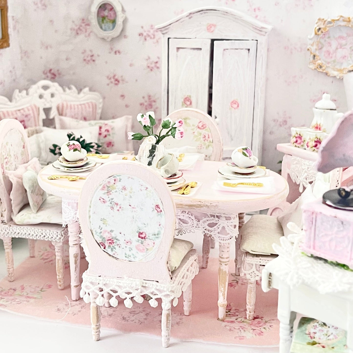 Chantallena Furniture 1:12 Scale Dollhouse Shabby Dining Table with Four Chairs- Seventh Petal Painted Furniture | Chantallena