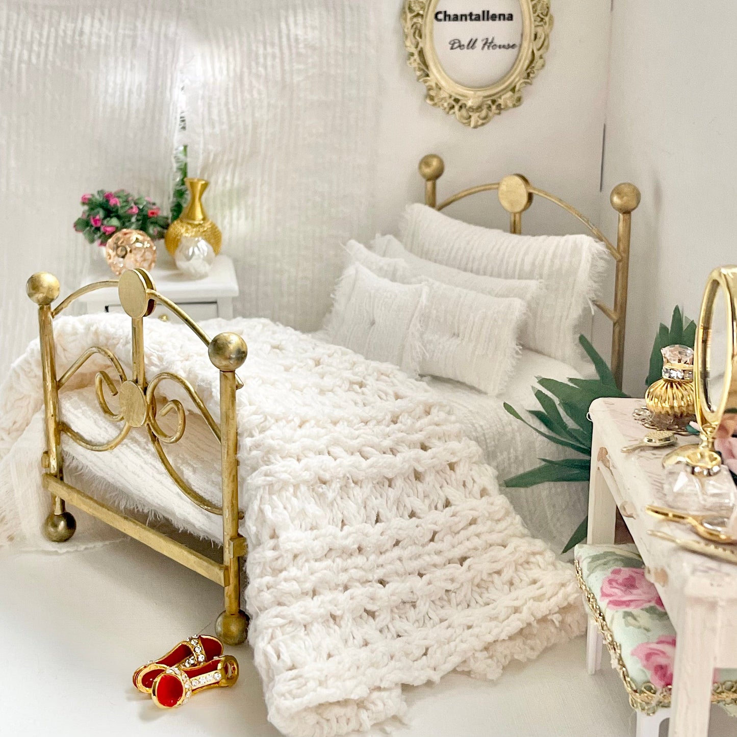Chantallena White Bed Linens Boundless White | White Textured Cotton Bedding Set with Ercu Blanket-1:12 Scale | Charis