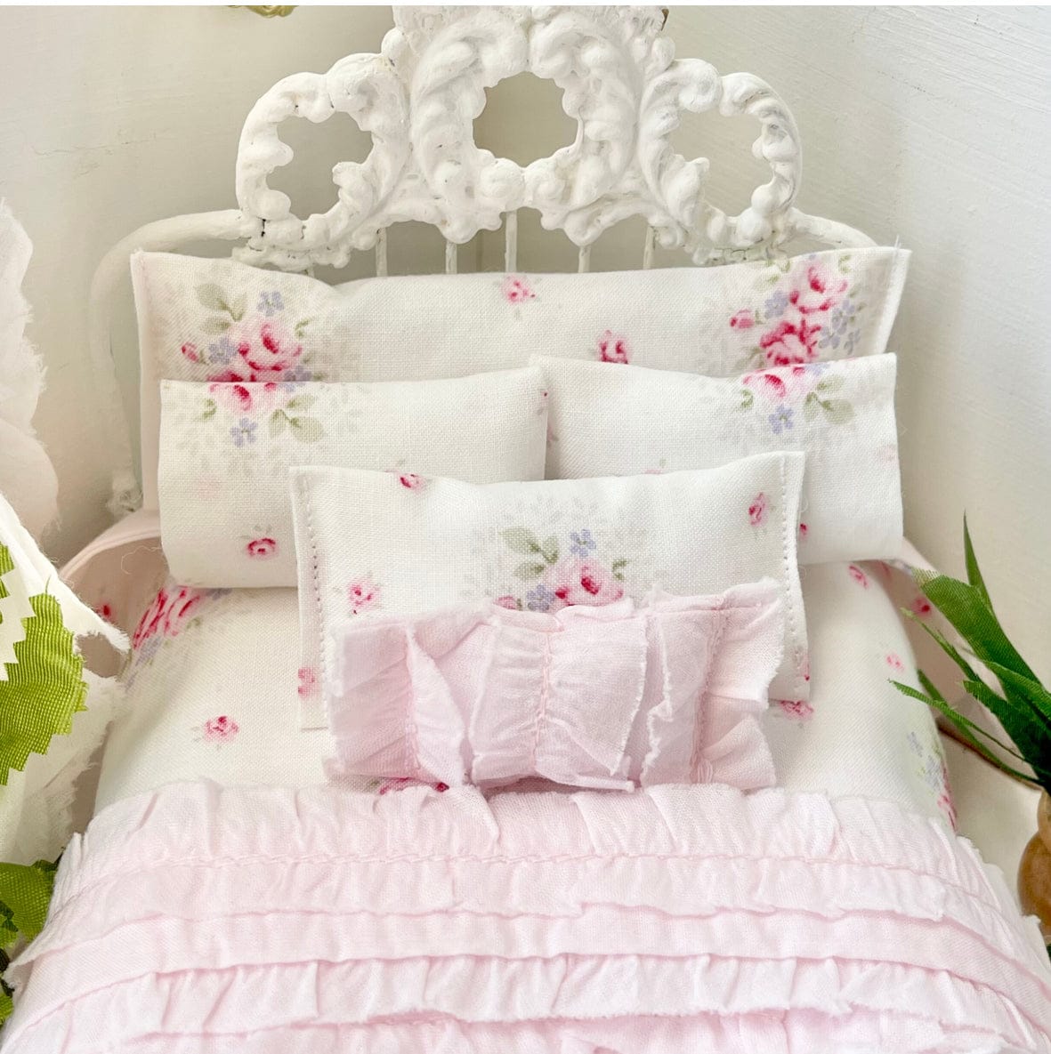 Chantallena White Bed Linens Maria-Pink Roses with Ruffled Throw Dollhouse Bedding Set-1:12 Scale| Forever in Bloom |Chantallena