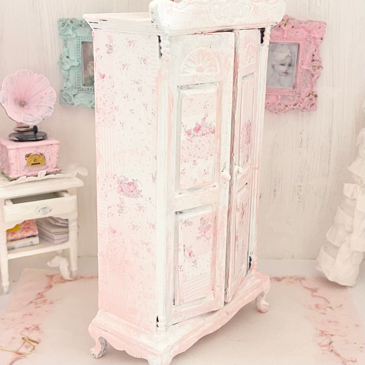 Chantallena White Bed Linens Pink Roses Decoupaged Wardrobe with Shabby  Dresses-1:12 Scale | Lillian’s Garden |Chantallena
