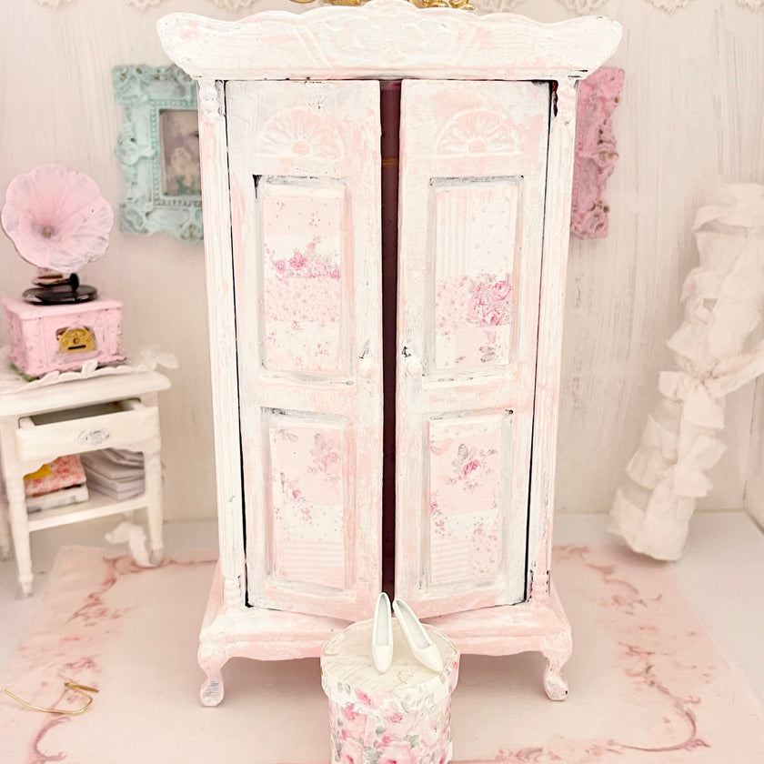 Chantallena White Bed Linens Pink Roses Decoupaged Wardrobe with Shabby  Dresses-1:12 Scale | Lillian’s Garden |Chantallena
