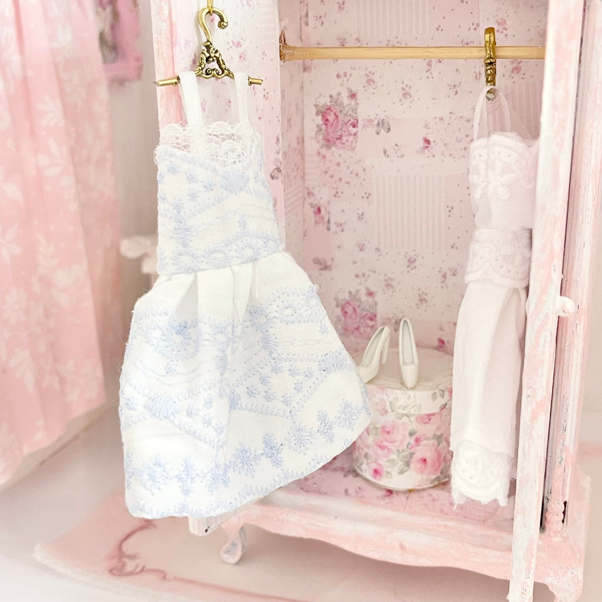 Chantallena White Bed Linens Pink Roses Decoupaged Wardrobe with Shabby  Dresses-1:12 Scale | Lillian’s Garden |Chantallena