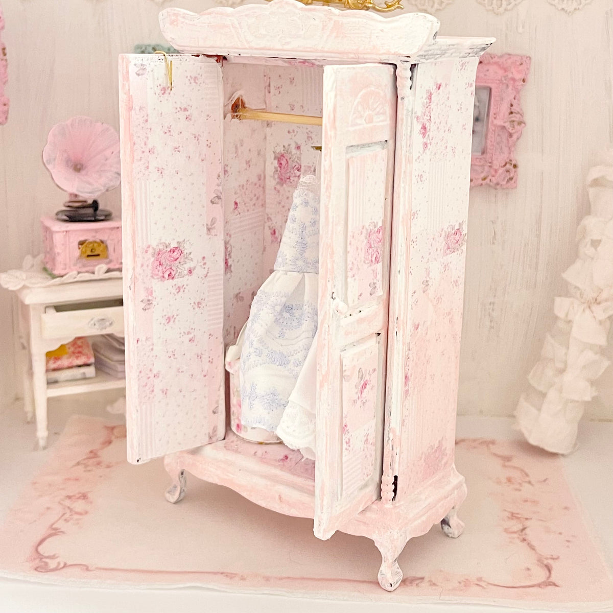 Chantallena White Bed Linens Pink Roses Decoupaged Wardrobe with Shabby  Dresses-1:12 Scale | Lillian’s Garden |Chantallena