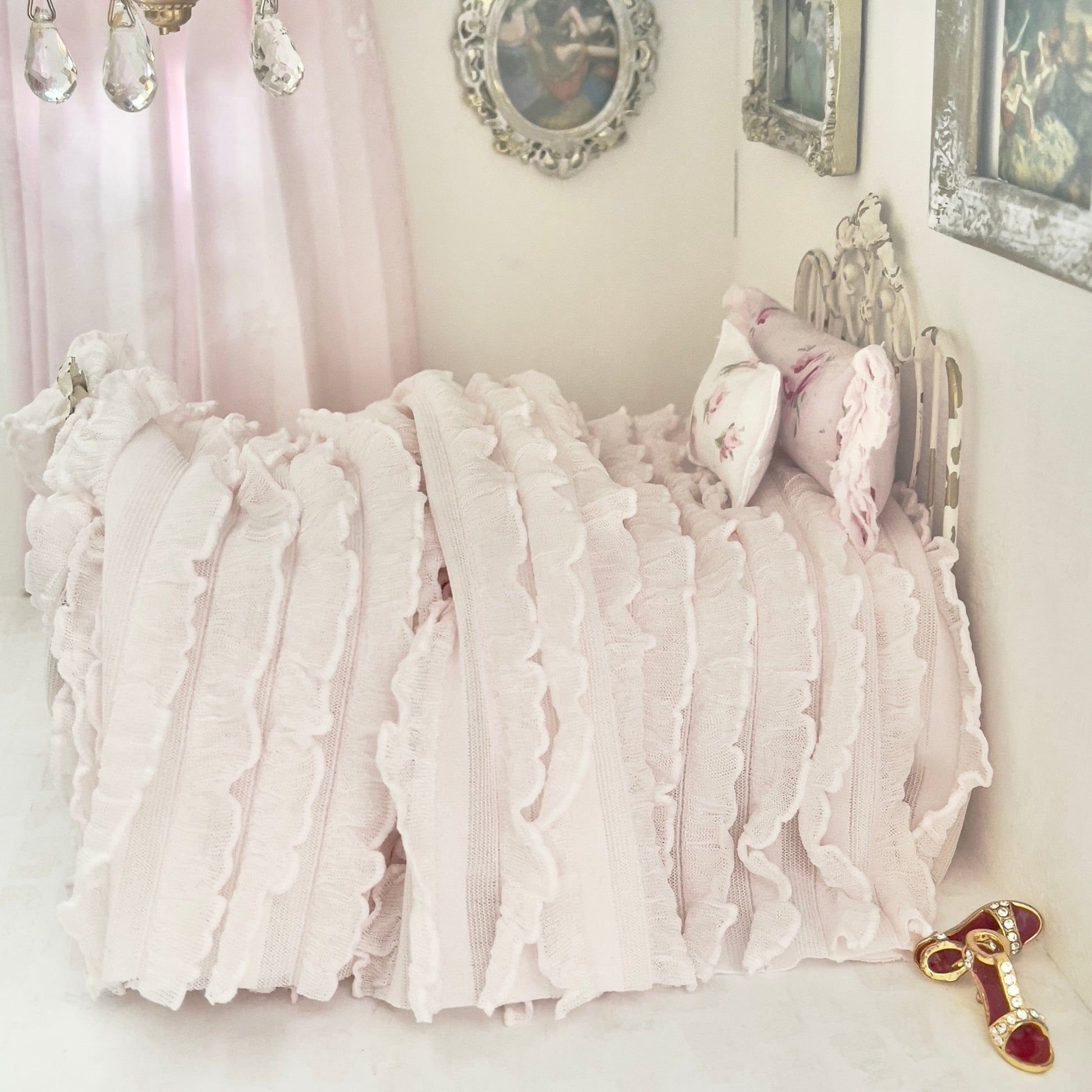 CHANTALLENA 3 Pink Ruffled Throws At Home | Romantic Poly Knit Petite Ruffled Cascading Throw