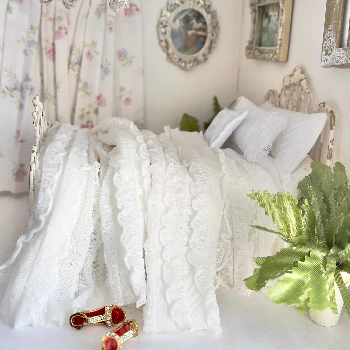 CHANTALLENA 3 White Ruffled Throws At Home | Romantic Poly Knit Petite Ruffled Cascading Throw