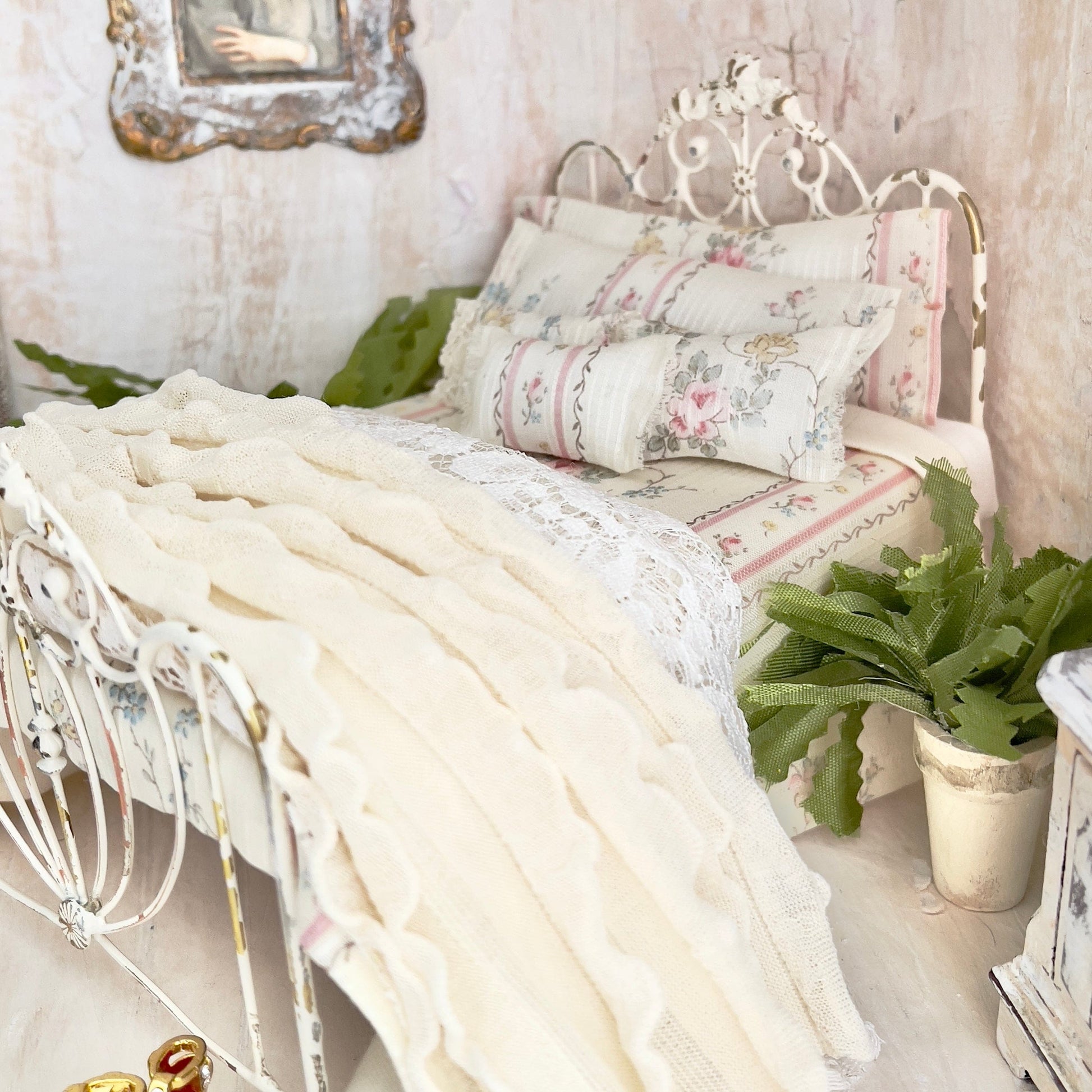 Chantallena Bedding Single Bedding Set (8 inch by 8 inch) Vintage View |  Dimity Cotton Set with Lace and Ruffled Throws | Dimi