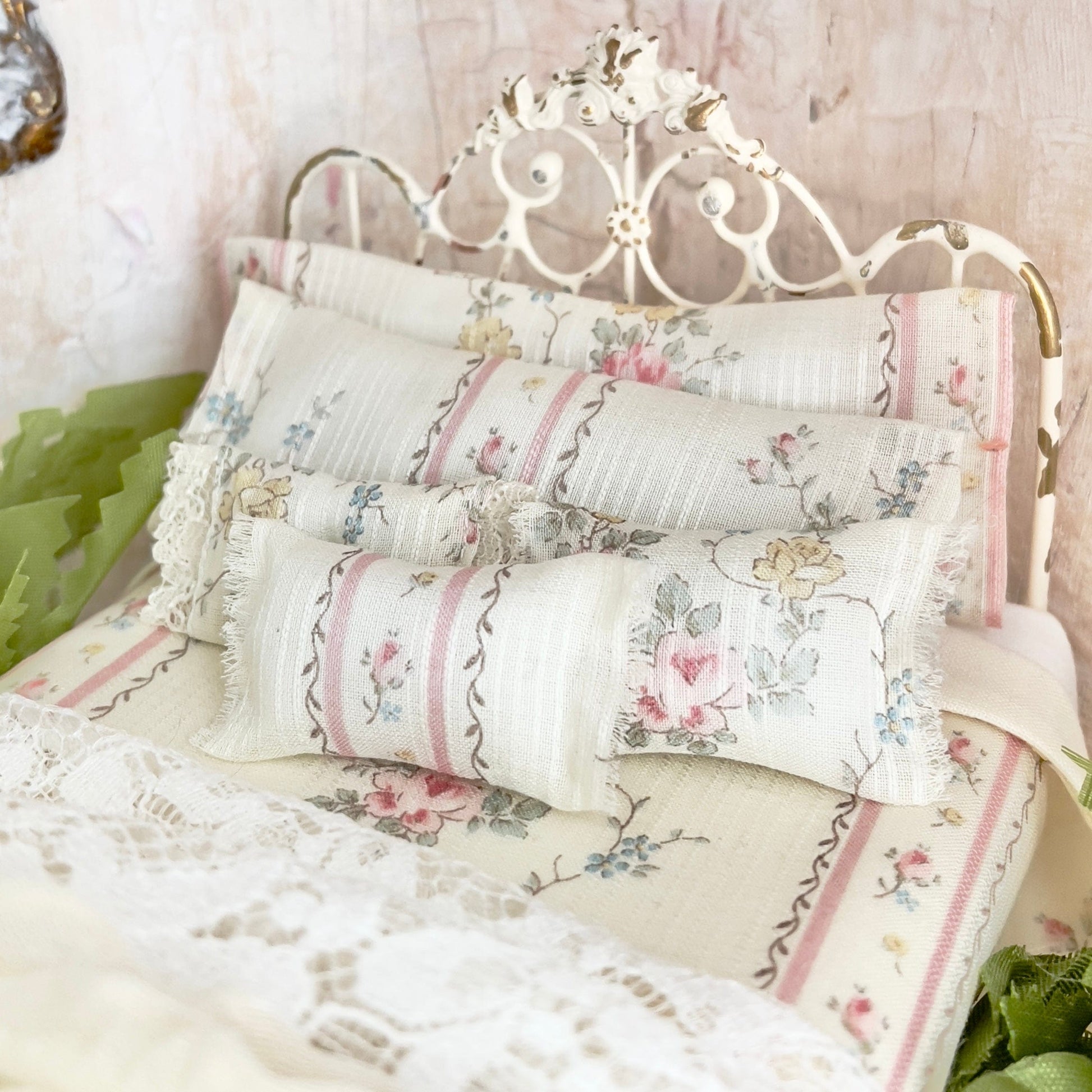 Chantallena Bedding Vintage View |  Dimity Cotton Set with Lace and Ruffled Throws | Dimi