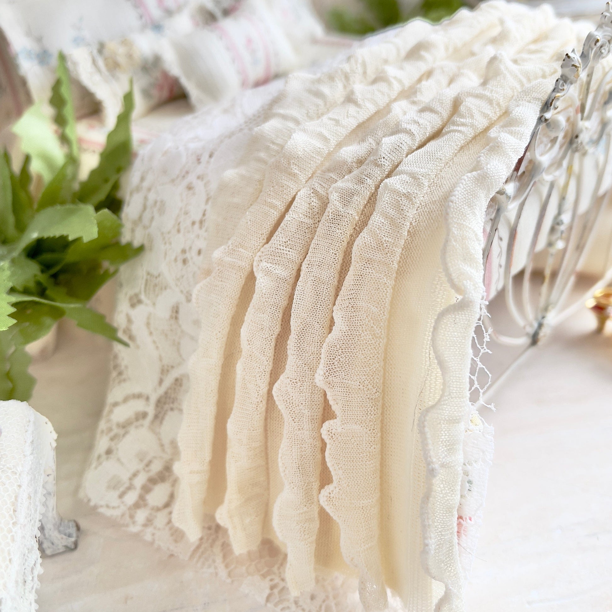 Chantallena Bedding Vintage View |  Dimity Cotton Set with Lace and Ruffled Throws | Dimi