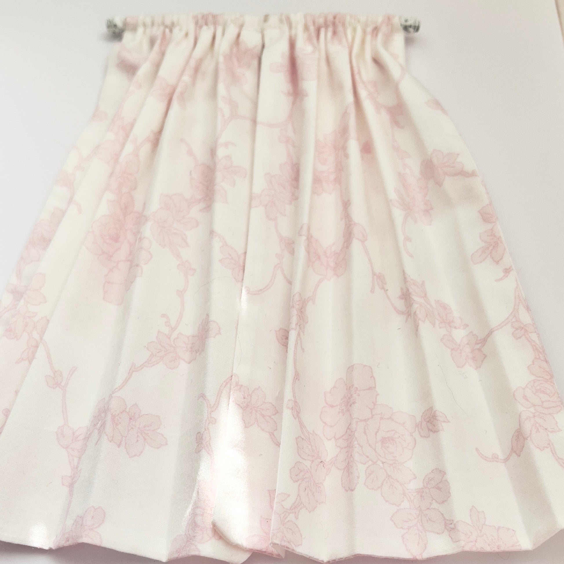 Chantallena Doll House Dollhouse Accessories 1 Curtain with rod CURTAINS- Faded Pink and White Floral Vines 2 Panel Cotton Curtains | Faded Floral Vine | Soft Furnishings