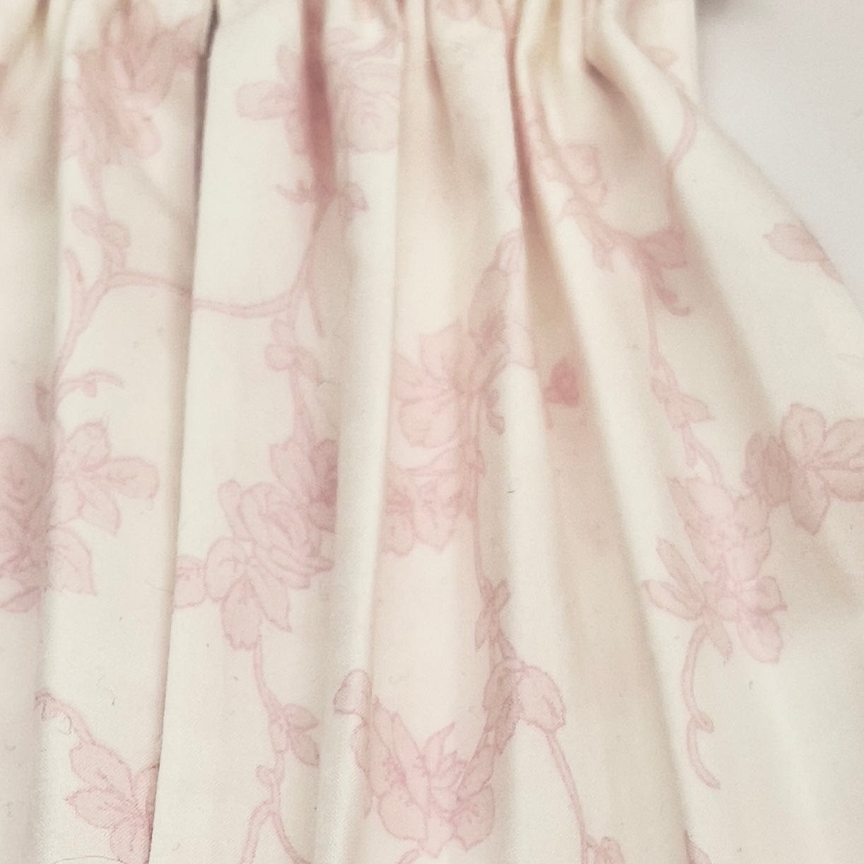 Chantallena Doll House Dollhouse Accessories CURTAINS- Faded Pink and White Floral Vines 2 Panel Cotton Curtains | Faded Floral Vine | Soft Furnishings