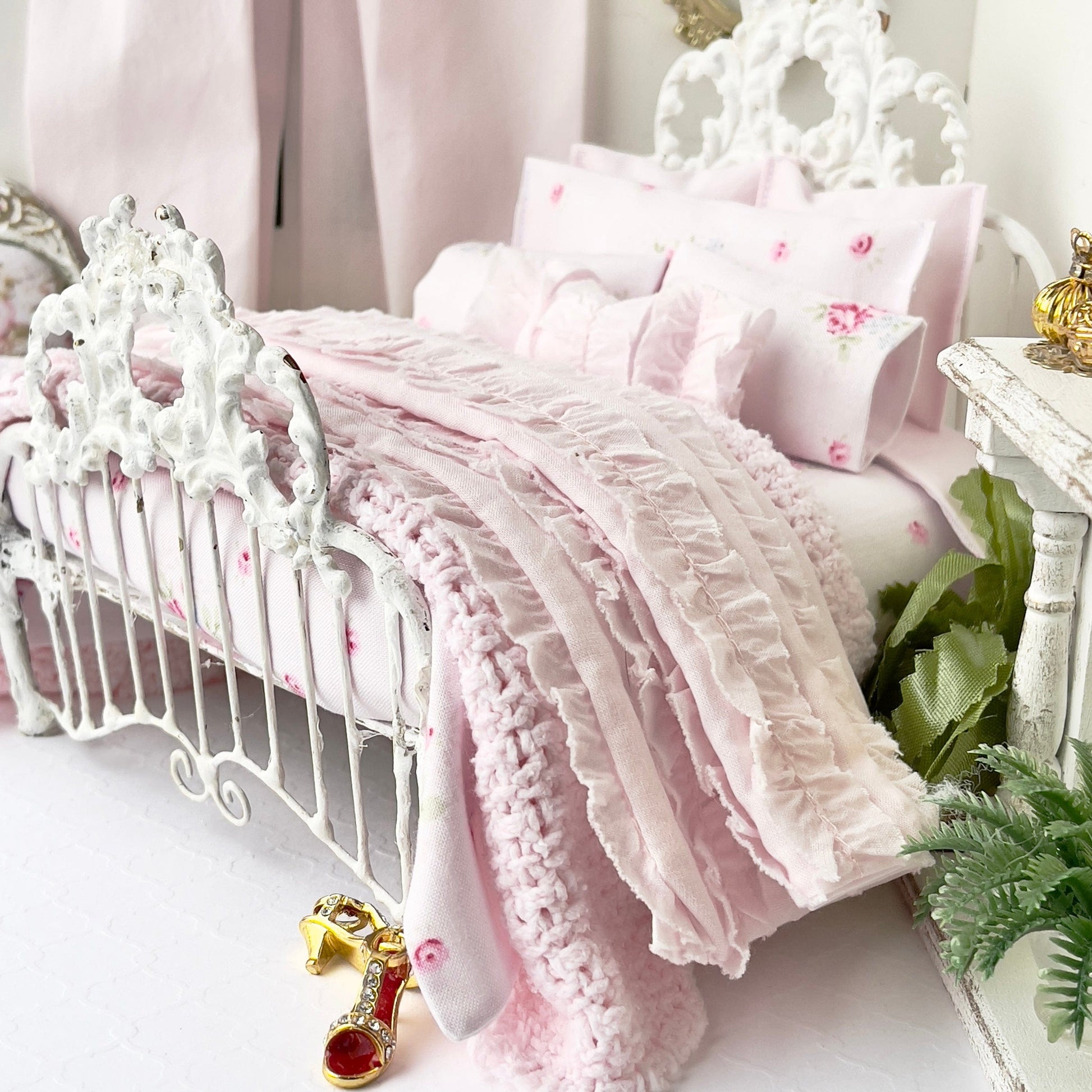 Chantallena Doll House Double Bedding Set Copy of Shabby Cottage |  Nine Piece Shabby Dark Pink Roses Cotton Bedding Set with Pink Chenille Throw | Sandy