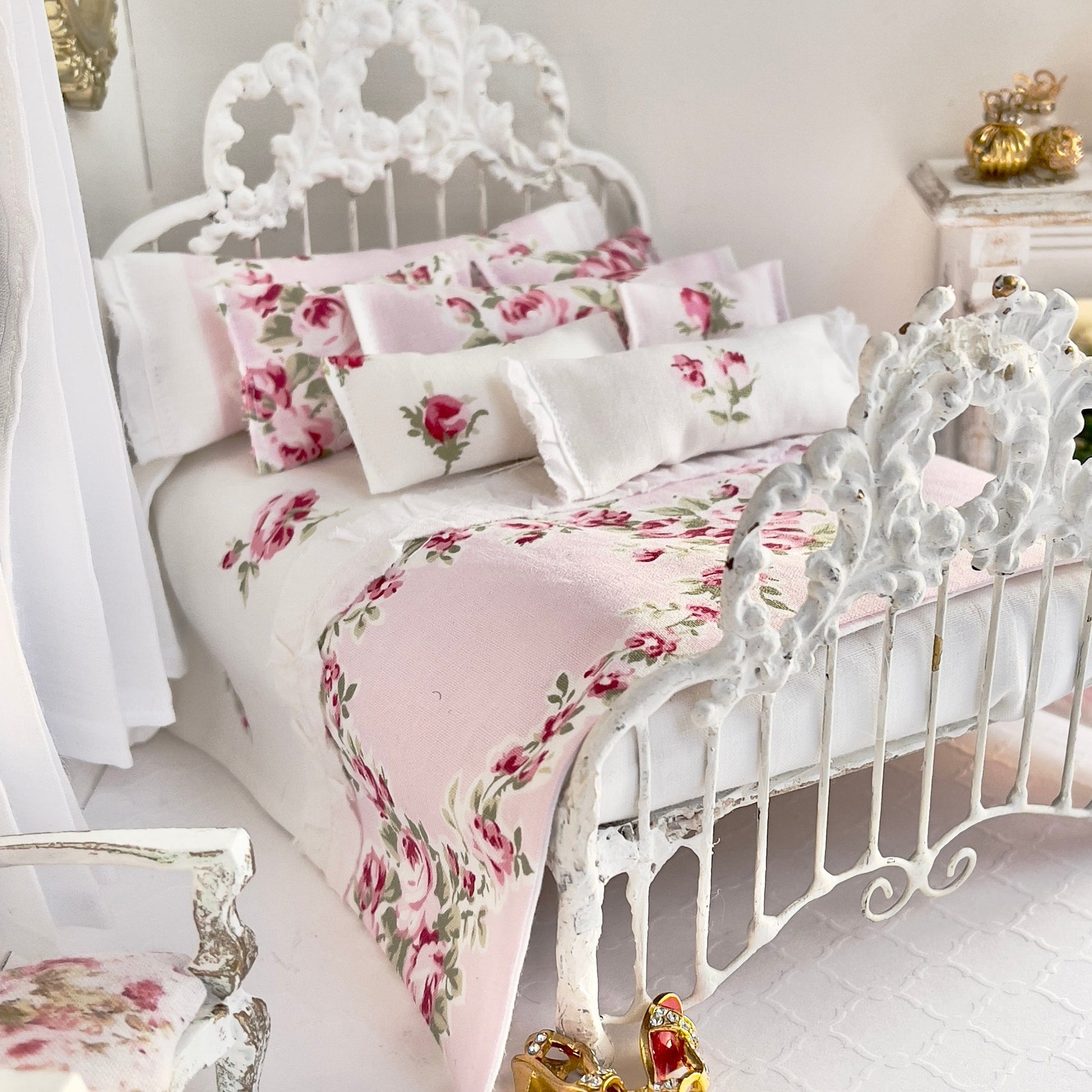 Chantallena Doll House DOUBLE Copy of Shabby Cottage | Eight Piece Blue and Pink Floral Bedding Set | Brooke