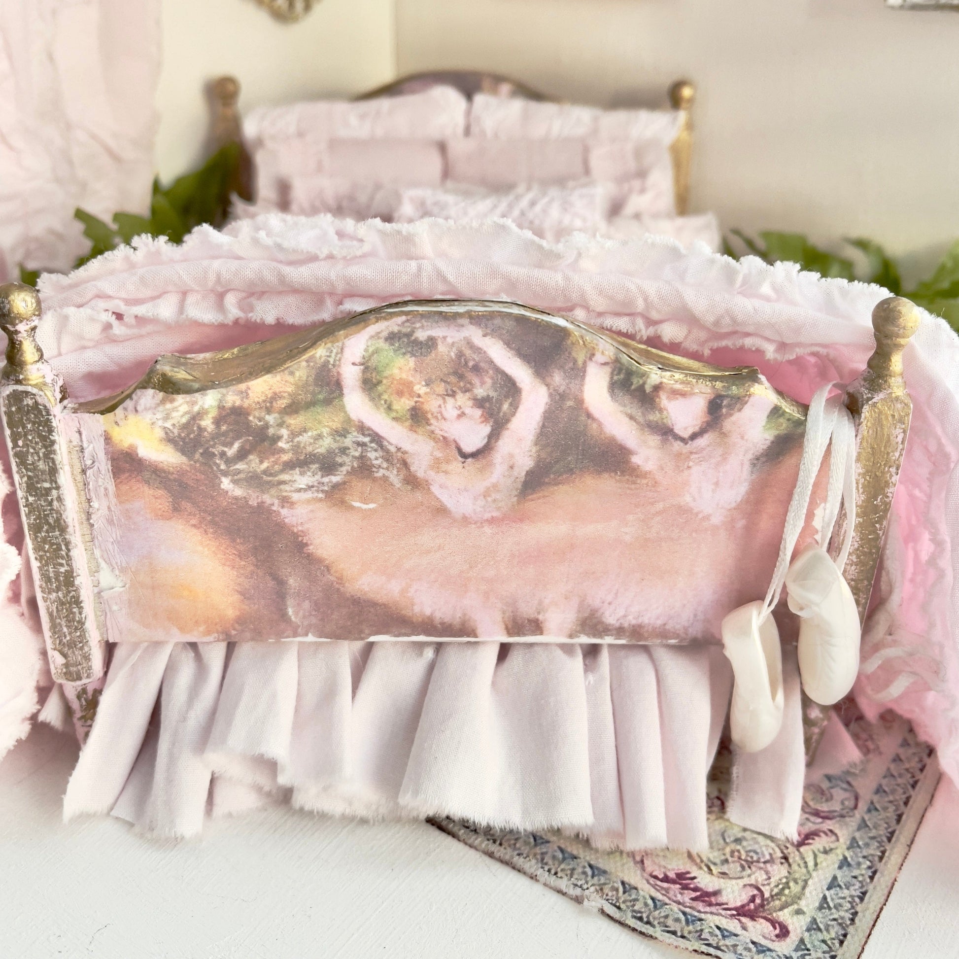 Chantallena Doll House dressed bed Dressed Bed | Pink Ballet Decoupage Double Bed | Pink Ballet