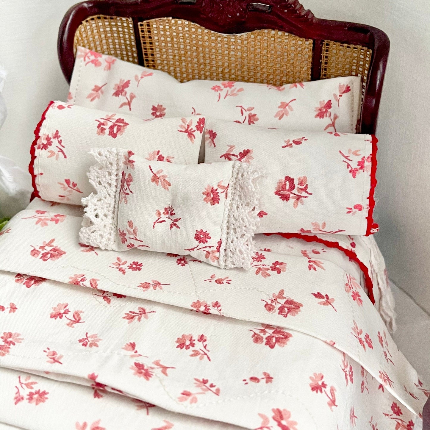 Chantallena Doll House Rustic Dollhouse Bedding, Petite Red Floral Cotton Bedding Set with Lace Trim, 1:12 Scale, Decor, Miniatures, Farmhouse Country, Chantallena