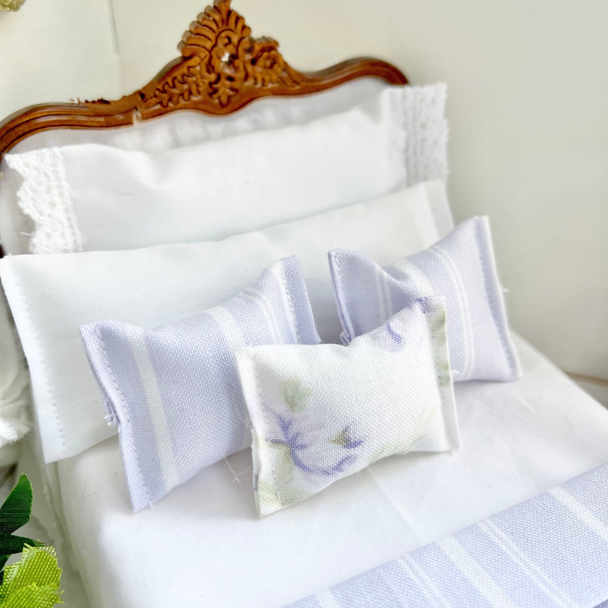 Chantallena Doll House Shabby Cottage - Eight Piece Shabby White Cotton Bedding Set with Lavender Striped Bed Runner