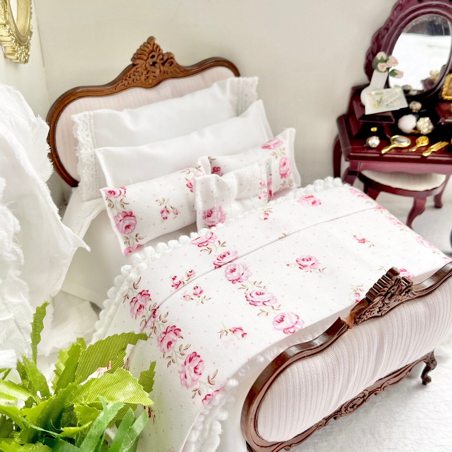 Chantallena Doll House Shabby Cottage - Eight Piece Shabby White Cotton Bedding Set with Pink Rose Trellis Bed Runner