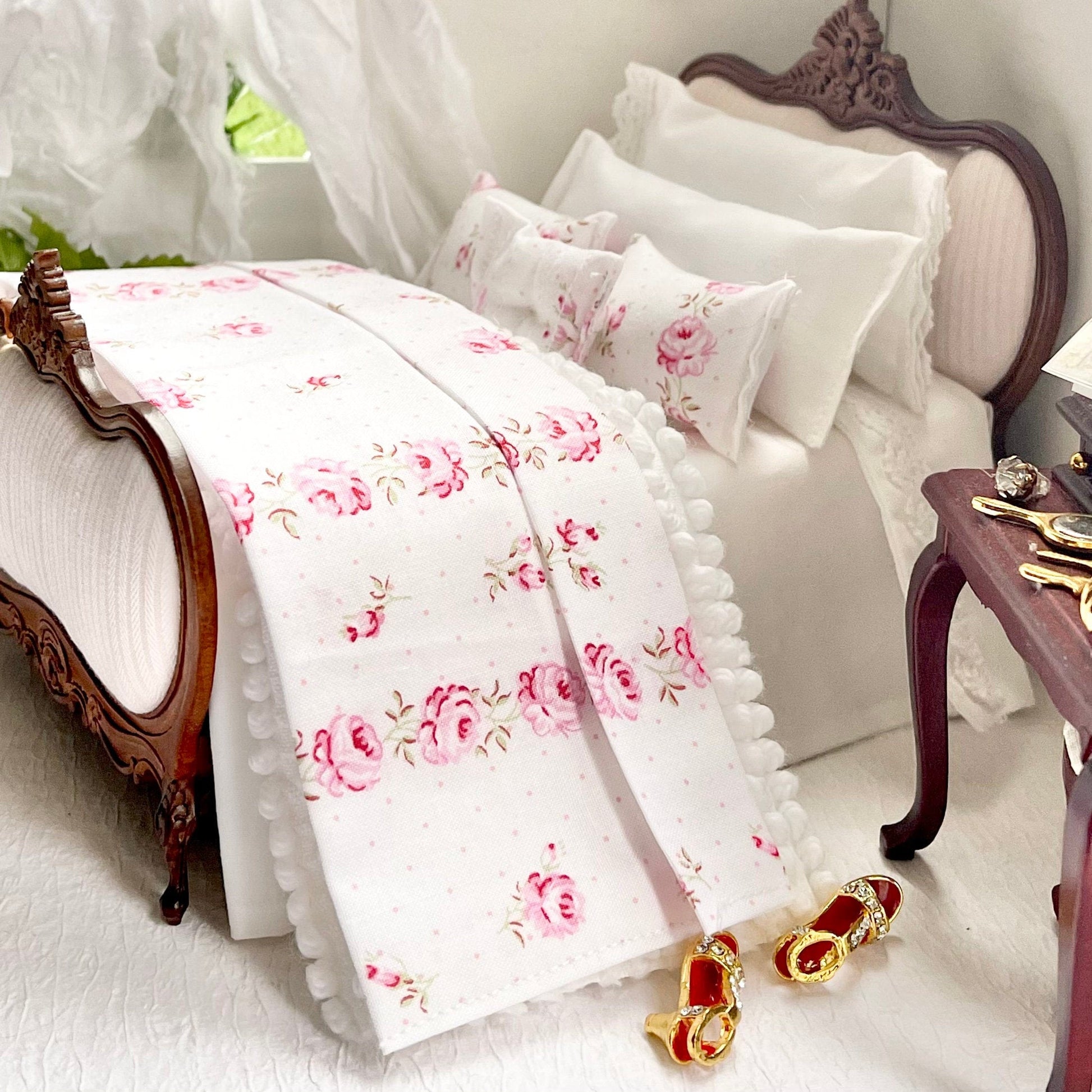 Chantallena Doll House Shabby Cottage - Eight Piece Shabby White Cotton Bedding Set with Pink Rose Trellis Bed Runner