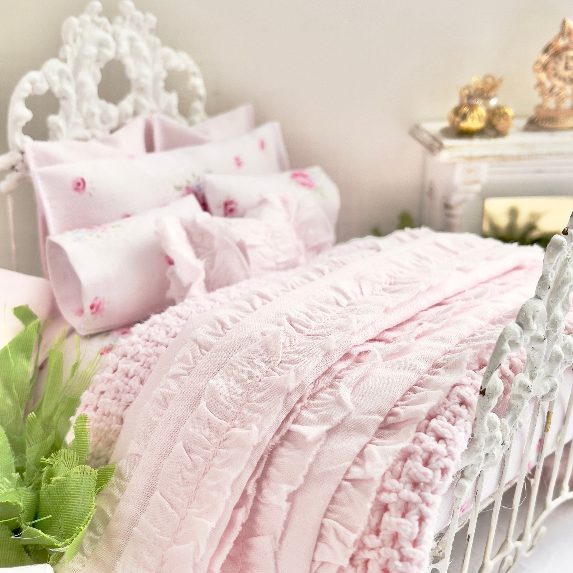 Chantallena Doll House Single Bedding Set Copy of Shabby Cottage |  Nine Piece Shabby Dark Pink Roses Cotton Bedding Set with Pink Chenille Throw | Sandy