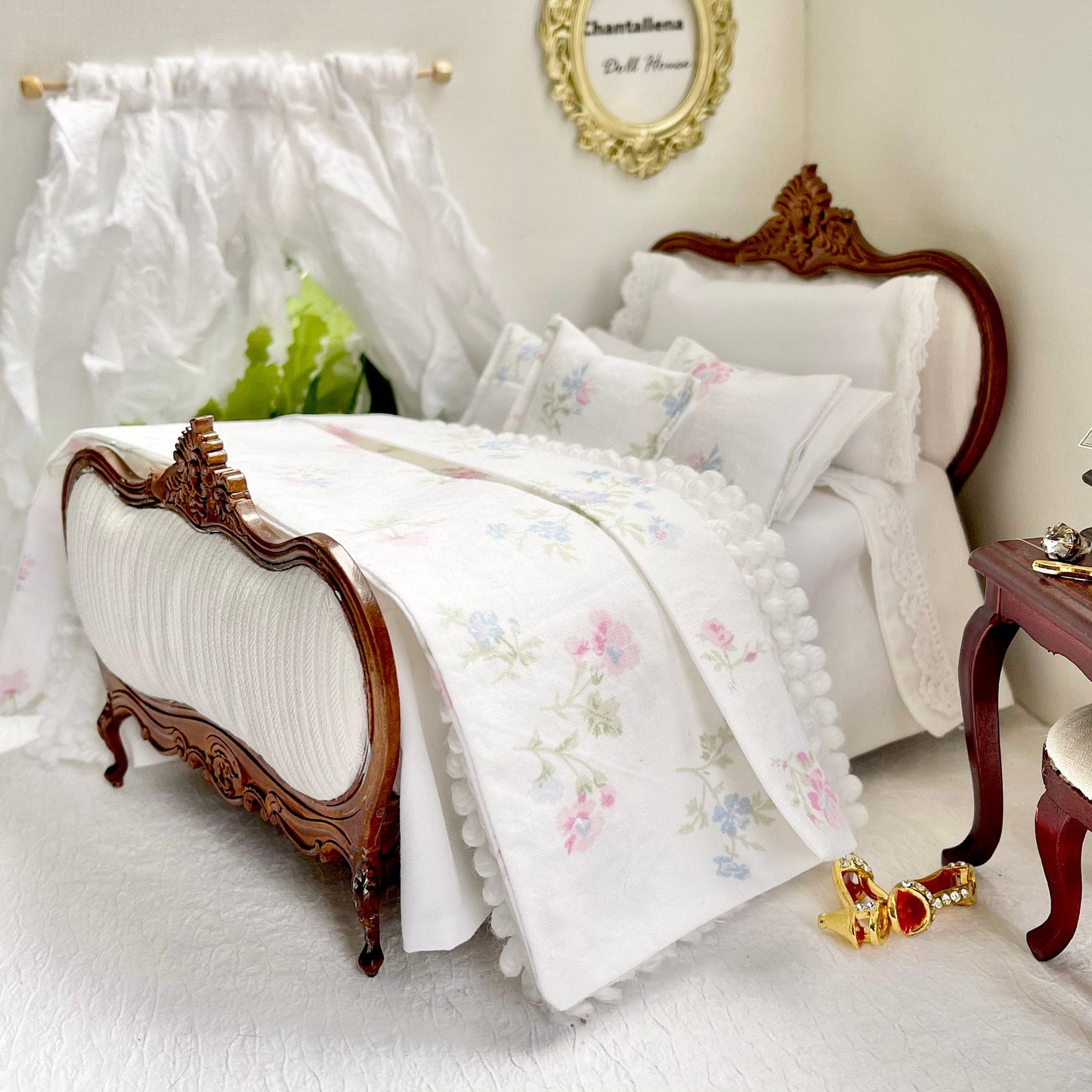 Chantallena Doll House single Shabby Cottage -  Eight Piece White Cotton Bedding Set with Pink & Blue Wildflowers Bed Runner