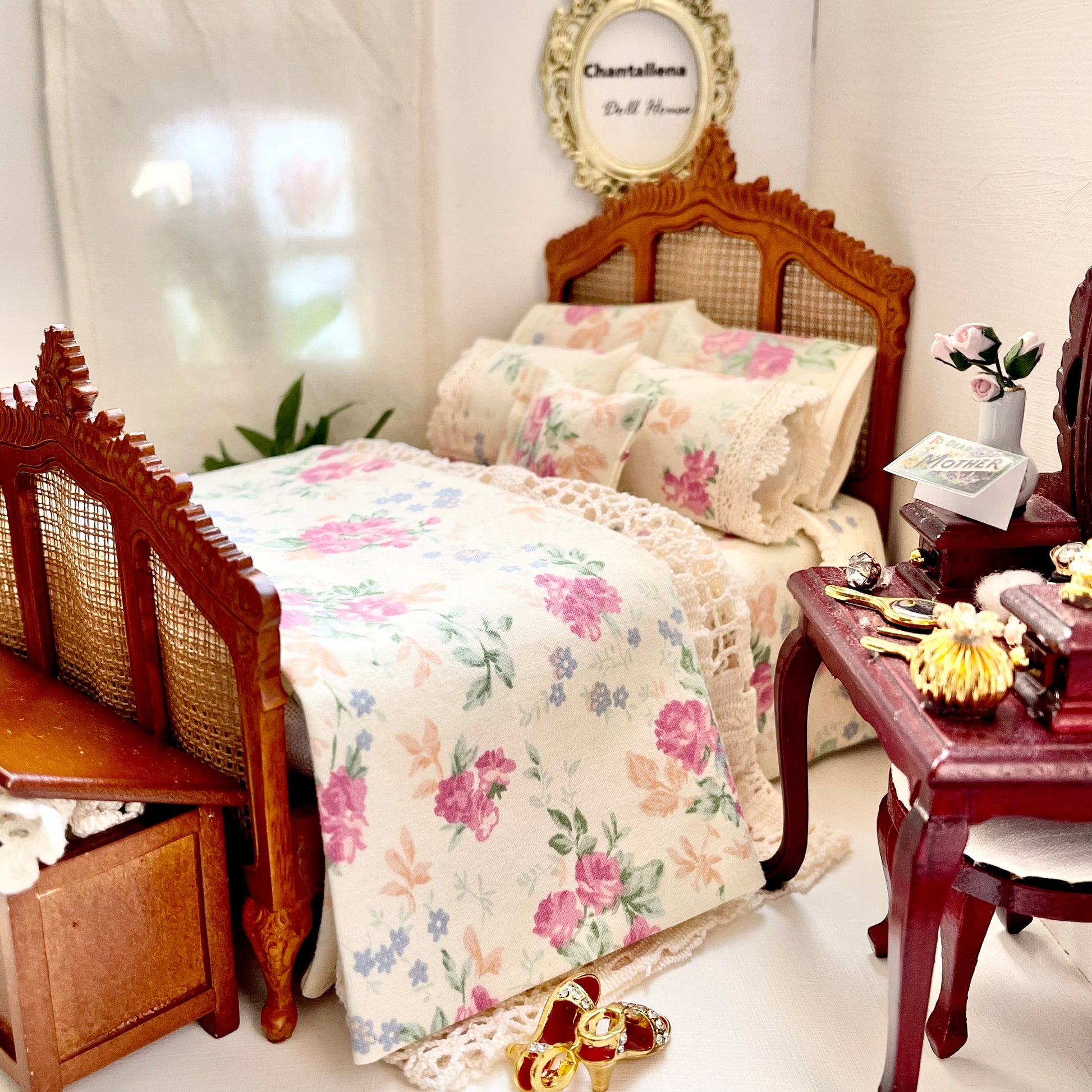 Chantallena Dollhouse Accessories Country Weekend | Pale Yellow and Red Roses Cotton Bedding Set 1:12 Scale | Kaylyn