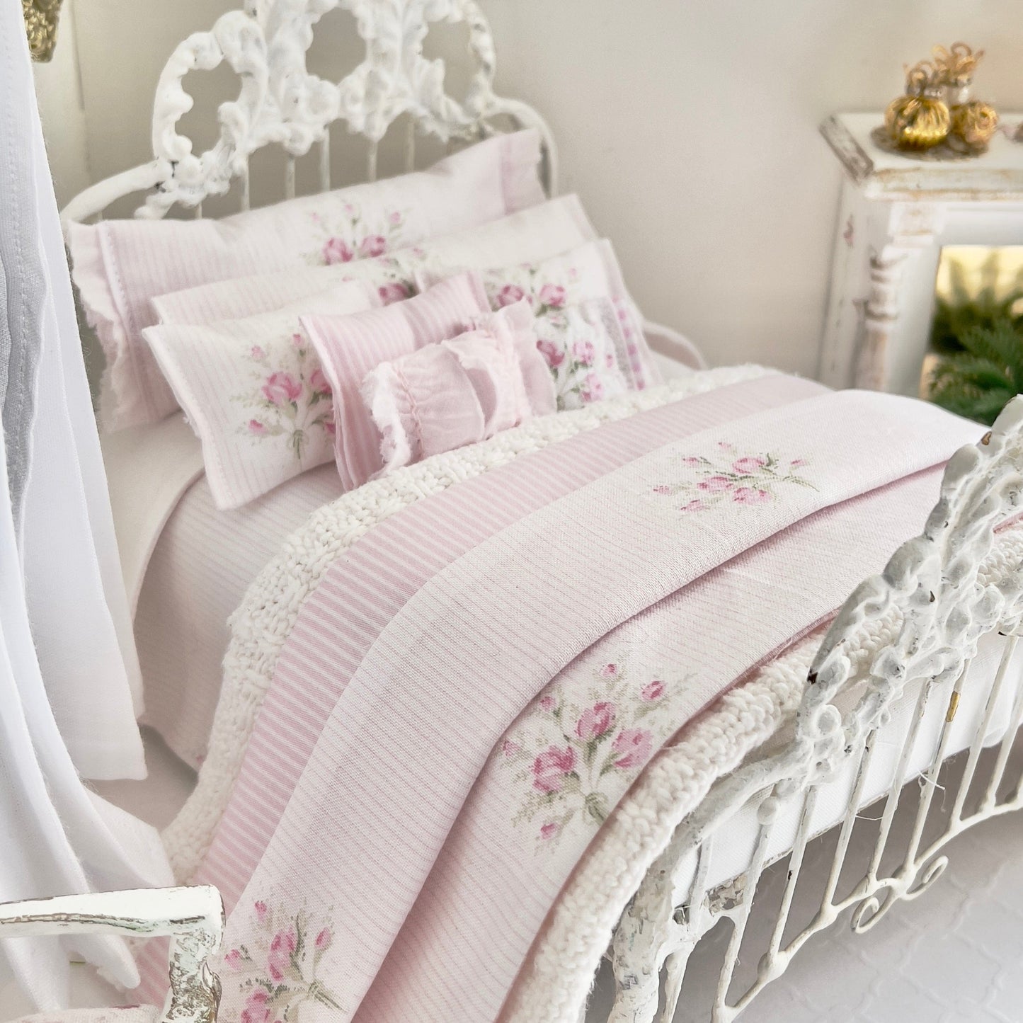 Chantallena Doll House DOUBLE Shabby Cottage | Eight Piece Blue and Pink Floral Bedding Set | Brooke